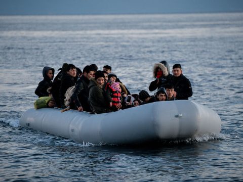 Καταγγελία σοκ για λέμβο ανοιχτά της Ιεράπετρας: 22 μετανάστες πέθαναν από τη δίψα και τους πέταξαν στη θάλασσα